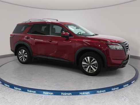 Used 2023 Nissan Pathfinder SL w/ Black Appearance Package AWD/4WD image 4