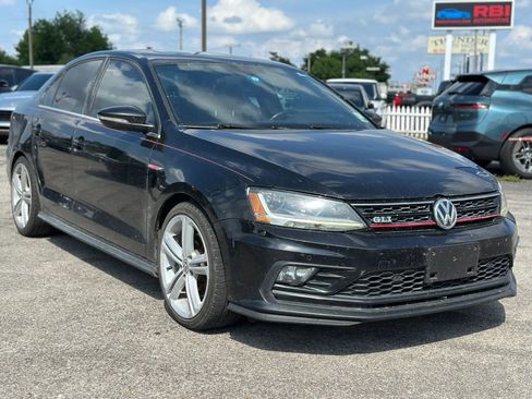 Used 2017 Volkswagen Jetta GLI FWD image 4