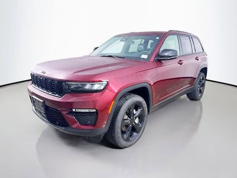 Used 2024 Jeep Grand Cherokee Limited w/ Luxury Tech Group II image 3