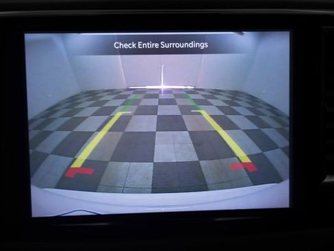 Used 2025 Chrysler Pacifica Select FWD image 4