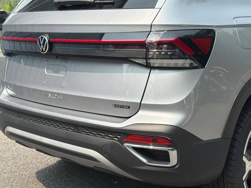 New 2026 Volkswagen Taos SEL AWD/4WD image 5