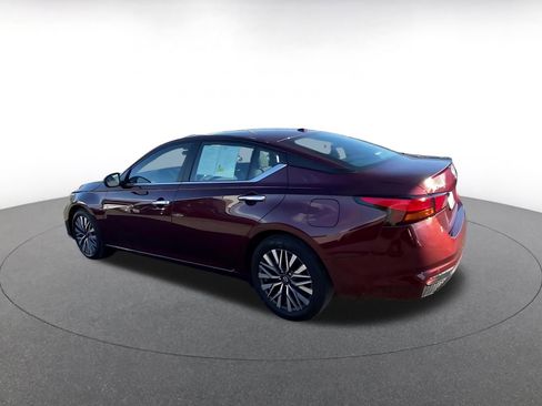 Used 2025 Nissan Altima 2.5 SV image 10