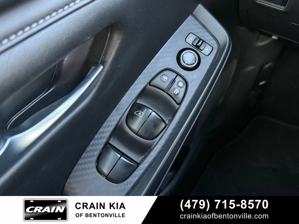 Used 2025 Nissan Sentra SV FWD image 10