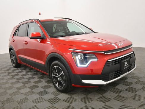 Certified 2025 Kia Niro EX image 9