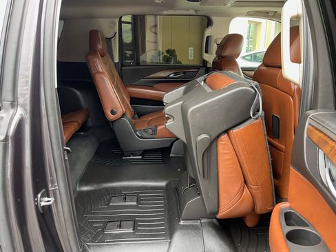 Used 2015 Cadillac Escalade ESV Premium image 31