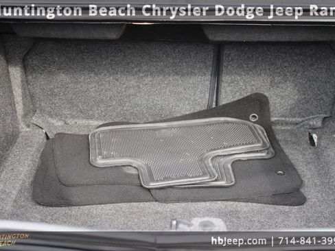 Used 2019 Dodge Challenger SXT image 39