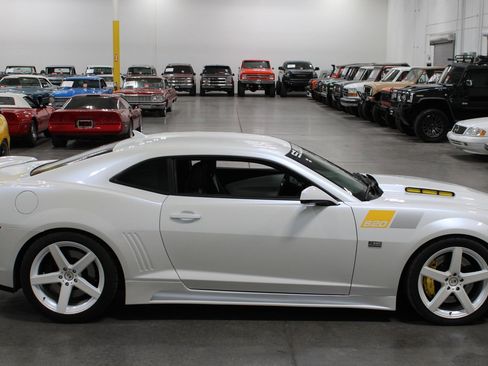 Used 2014 Chevrolet Camaro SS w/ RS Package RWD image 8