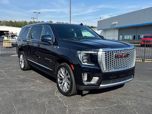 Used 2023 GMC Yukon XL Denali image 4