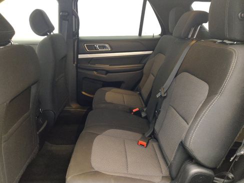 Used 2017 Ford Explorer XLT FWD image 18