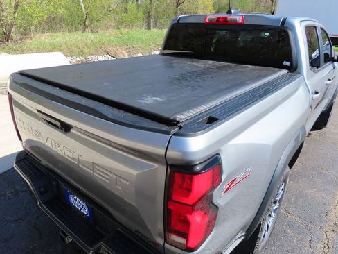 Used 2023 Chevrolet Colorado Z71 w/ Z71 Convenience Package 2 AWD/4WD image 17