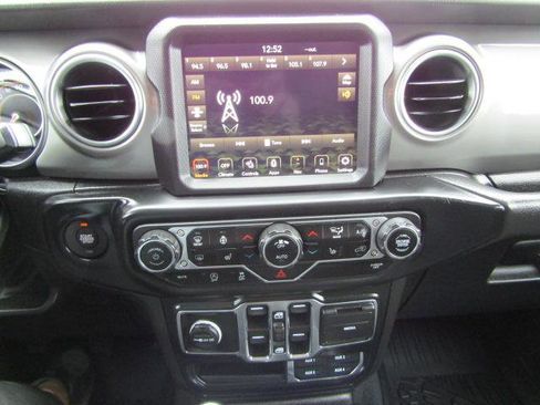 Used 2022 Jeep Wrangler Unlimited Sahara w/ Cold Weather Group image 10