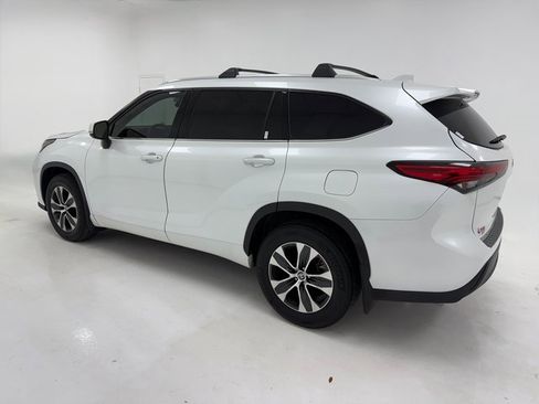 Used 2022 Toyota Highlander XLE image 37