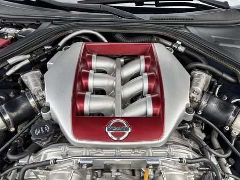 Used 2015 Nissan GT-R Premium AWD/4WD image 18