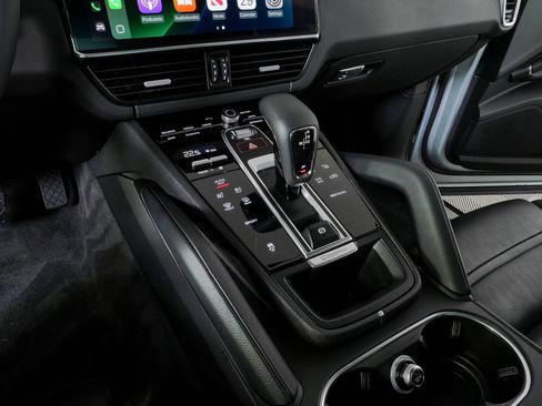 Certified 2023 Porsche Cayenne AWD/4WD image 18