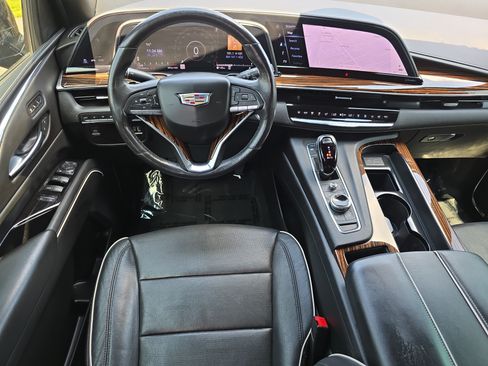 Used 2021 Cadillac Escalade Premium Luxury AWD/4WD image 13