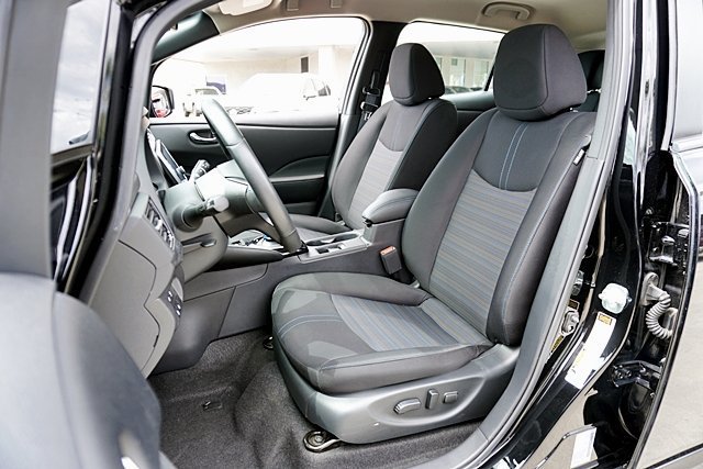 Certified 2025 Nissan Leaf SV Plus FWD image 23