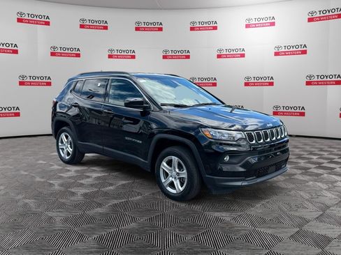 Used 2024 Jeep Compass Latitude AWD/4WD image 3