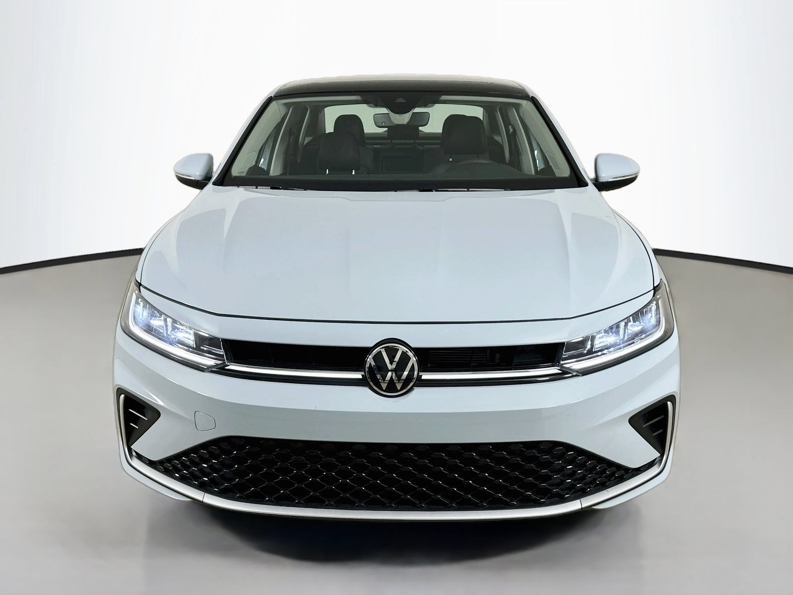 Used 2026 Volkswagen Jetta SEL FWD image 2