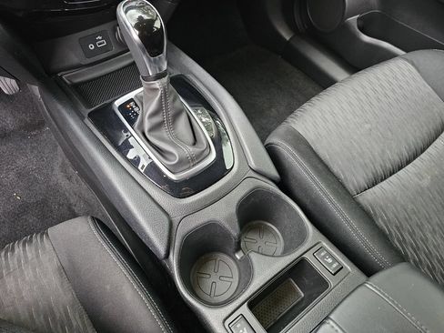Used 2019 Nissan Rogue SV FWD image 20
