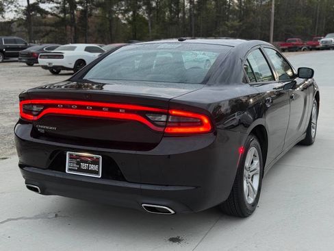 Used 2019 Dodge Charger SXT image 6