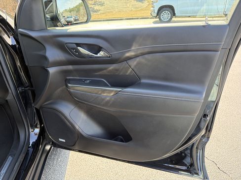 Used 2023 GMC Acadia SLT image 14