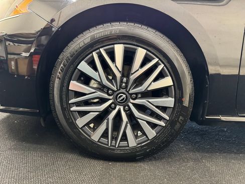 Used 2025 Nissan Altima 2.5 SV FWD image 12