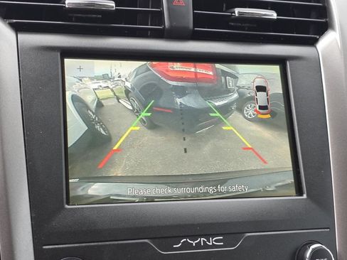 Used 2020 Ford Fusion SE FWD image 12