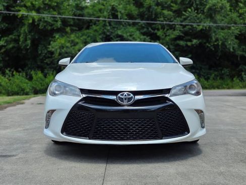 Used 2017 Toyota Camry XSE w/ Moonroof Package FWD image 2