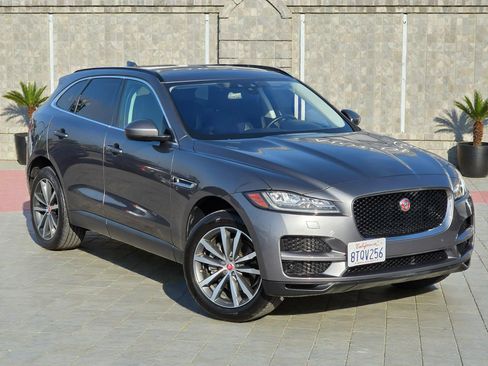 Used 2017 Jaguar F-PACE Prestige image 2