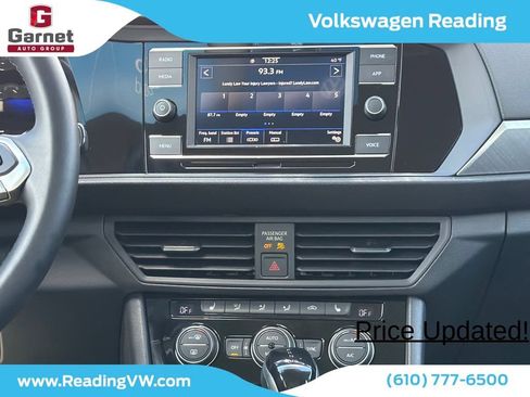 Certified 2023 Volkswagen Jetta SE FWD image 18