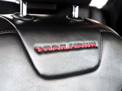 Used 2019 Jeep Cherokee Trailhawk image 42