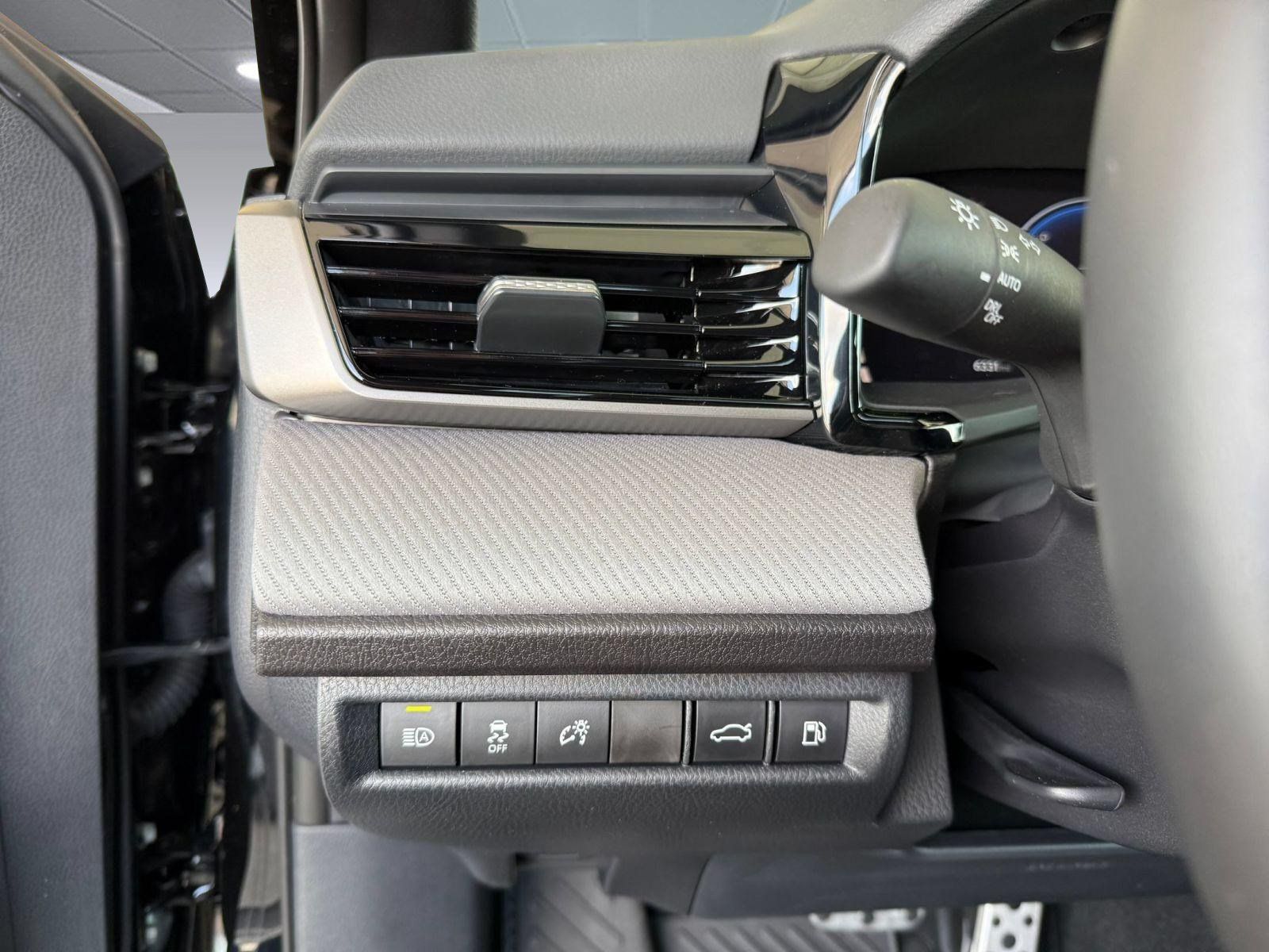 Used 2026 Toyota Camry SE w/ Multimedia Upgrade Package FWD image 31