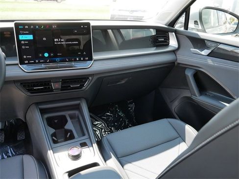 New 2025 Volkswagen Tiguan SE image 10