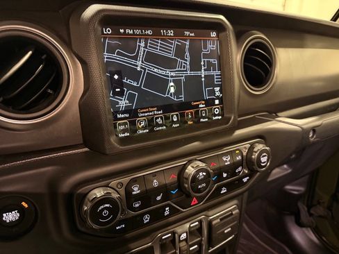 Used 2023 Jeep Gladiator Sport AWD/4WD image 22