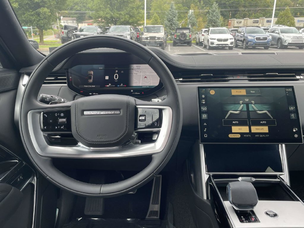 New 2026 Land Rover Range Rover Long Wheelbase SE AWD/4WD image 13