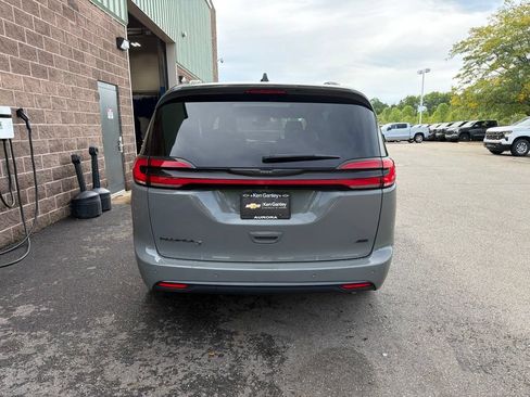 Used 2023 Chrysler Pacifica Touring-L w/ S Appearance Package AWD/4WD image 8