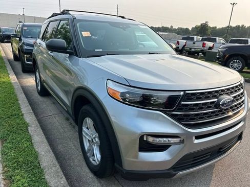 Used 2023 Ford Explorer XLT w/ Equipment Group 202A AWD/4WD image 3