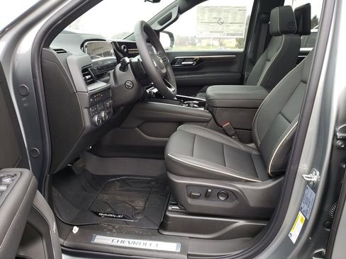 New 2026 Chevrolet Suburban Premier image 9