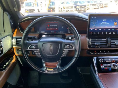 Certified 2022 Lincoln Navigator L Reserve image 6