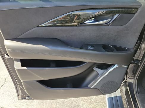 Used 2019 Cadillac Escalade ESV Platinum RWD image 17