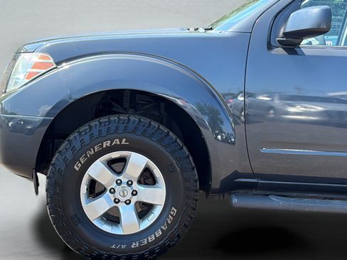 Used 2013 Nissan Frontier SV AWD/4WD image 23