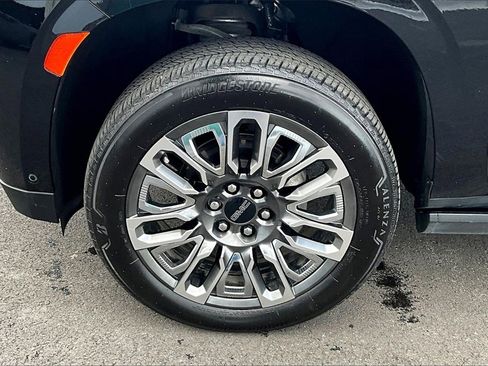 Used 2023 GMC Yukon XL Denali Ultimate image 9