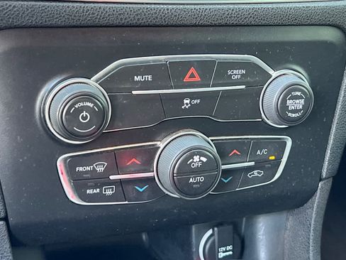 Used 2017 Dodge Charger SXT image 18