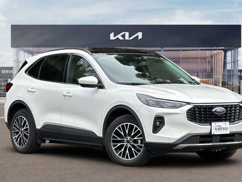 Used 2023 Ford Escape SE w/ PHEV Premium Package image 2