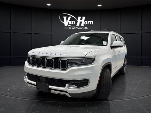 Used 2022 Jeep Wagoneer Series III w/ Premium Group I AWD/4WD image 3