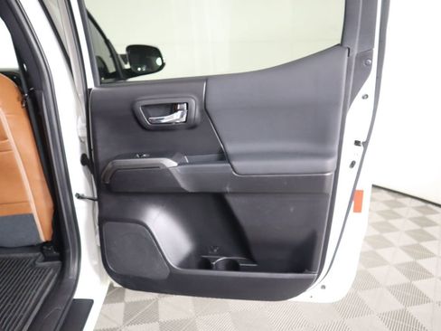 Used 2019 Toyota Tacoma TRD Off-Road image 28