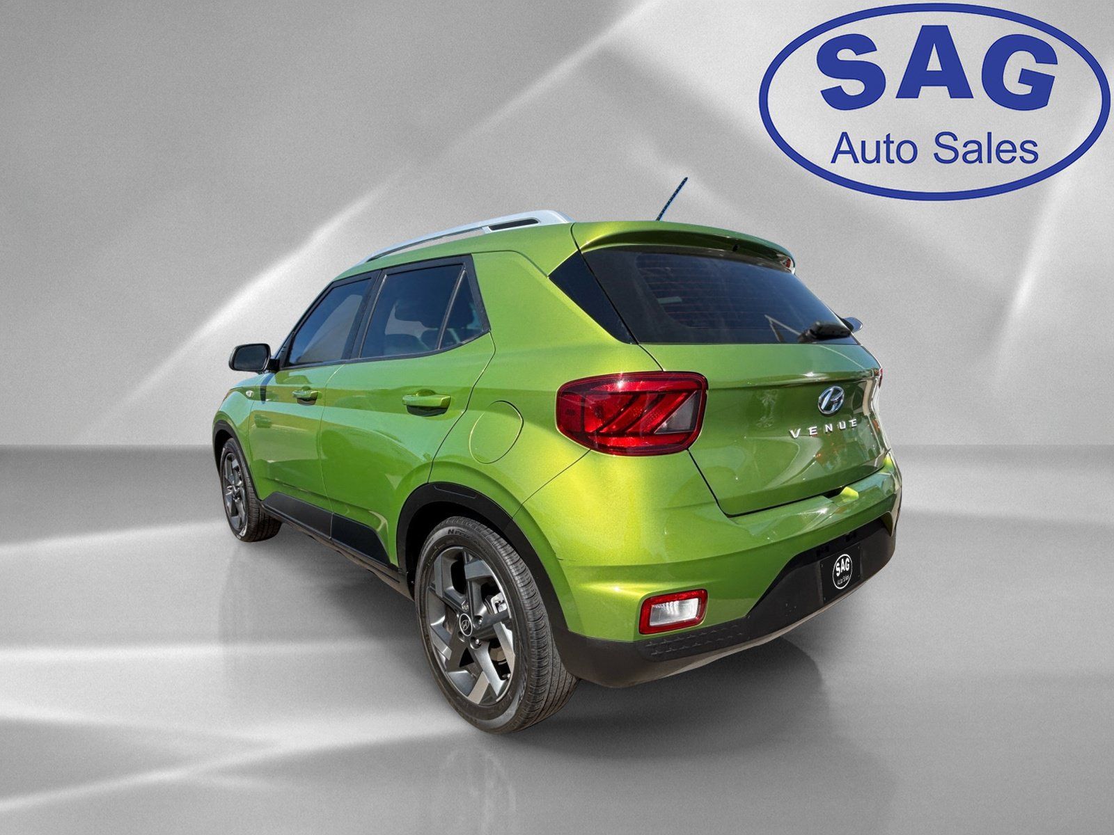 Used 2023 Hyundai Venue SEL w/ Cargo Package FWD image 4