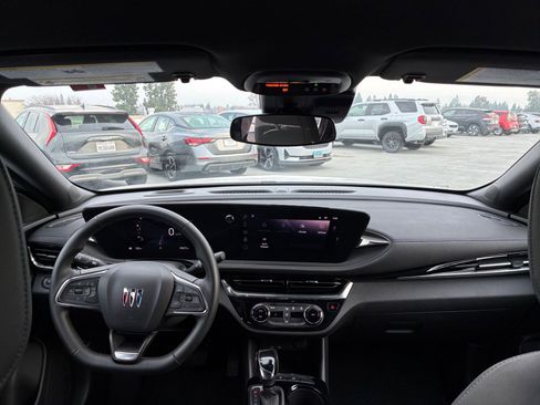 Used 2025 Buick Envista Sport Touring image 33