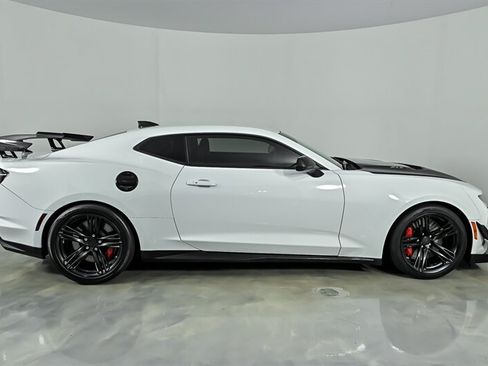 Used 2020 Chevrolet Camaro ZL1 RWD image 11
