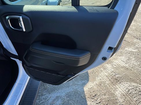 Used 2025 Jeep Wrangler Sahara 4xe image 20